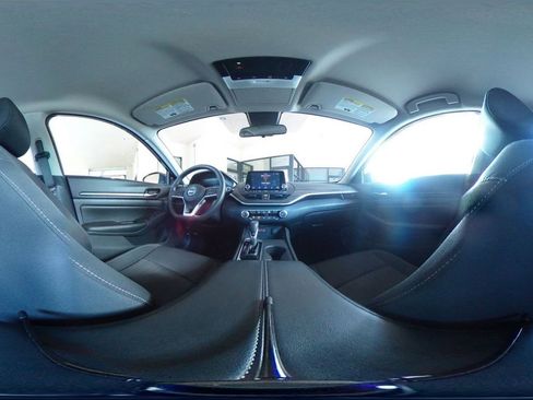 Used 2025 Nissan Altima 2.5 SV FWD image 42