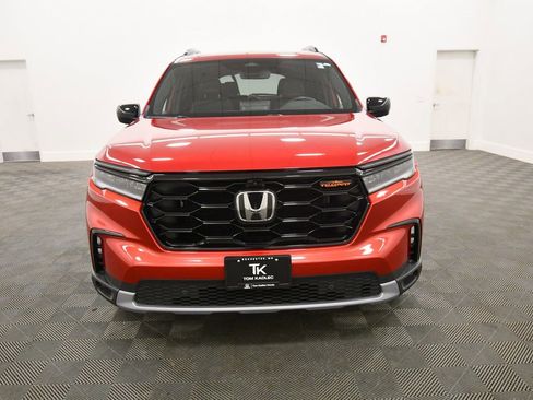 Certified 2025 Honda Pilot TrailSport image 11