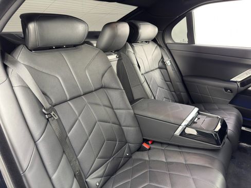 Used 2024 BMW i7 eDrive50 w/ Premium Package image 49