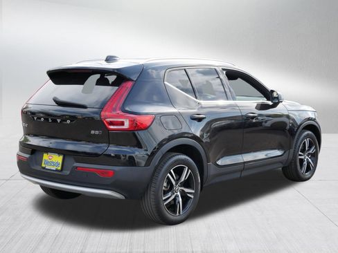 Used 2025 Volvo XC40 B5 Core AWD/4WD image 7