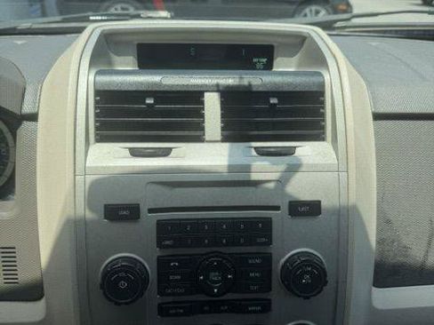 Used 2011 Ford Escape XLT w/ Cargo Pkg FWD image 18