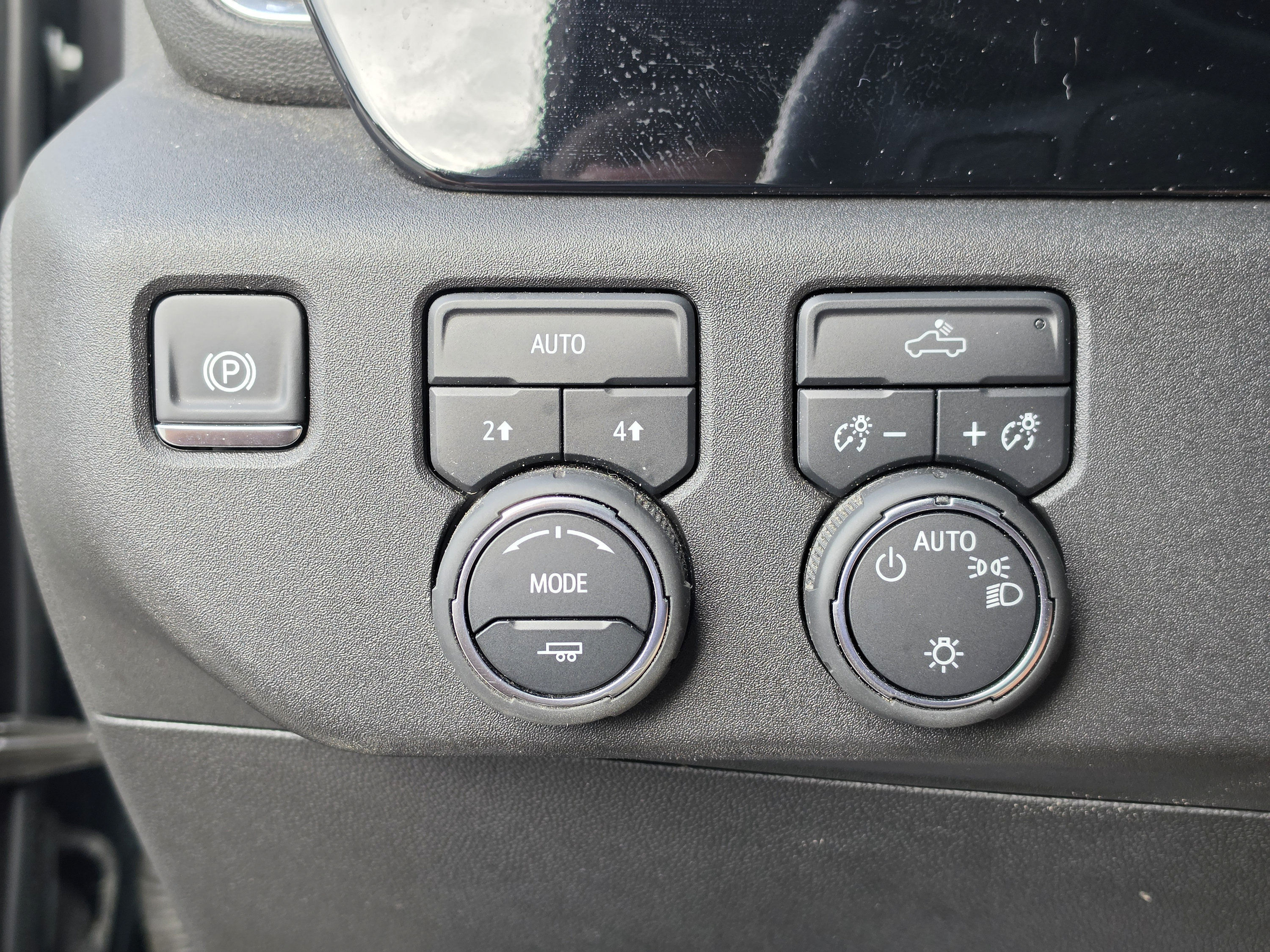 Used 2025 Chevrolet Silverado 1500 LT w/ Convenience Package II AWD/4WD image 34
