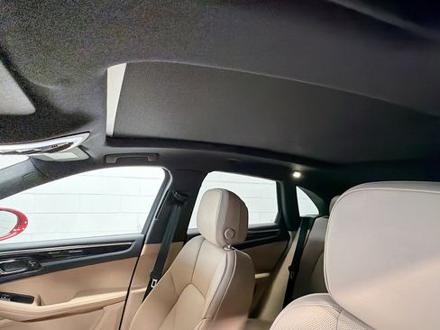 Certified 2025 Porsche Macan image 26