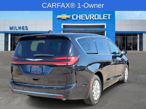 Used 2024 Chrysler Pacifica Touring-L FWD image 5