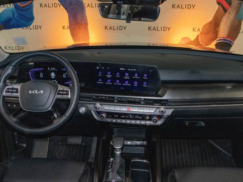 Used 2025 Kia Telluride LX FWD image 3