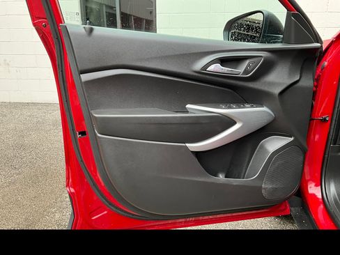 Used 2026 Chevrolet Trax LS FWD image 23