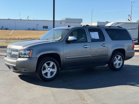 Used 2008 Chevrolet Suburban LTZ w/ LTZ Preferred Equipment Group RWD image 3