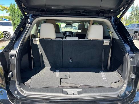Used 2021 Toyota Highlander XLE AWD/4WD image 10