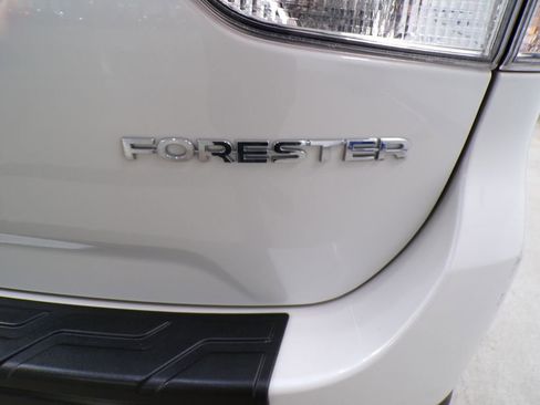 Used 2023 Subaru Forester Premium image 5