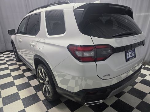 Used 2025 Honda Pilot Elite image 6