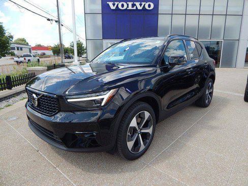 Used 2026 Volvo XC40 B5 Plus w/ Protection Package Premier AWD/4WD image 1