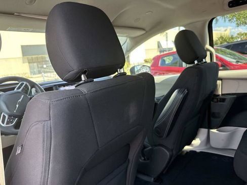 Used 2023 Chrysler Voyager LX FWD image 11
