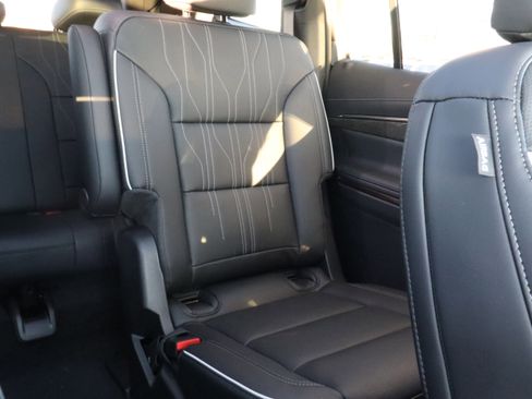 New 2026 Buick Enclave Avenir image 12