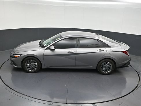 Used 2024 Hyundai Elantra SEL FWD image 16