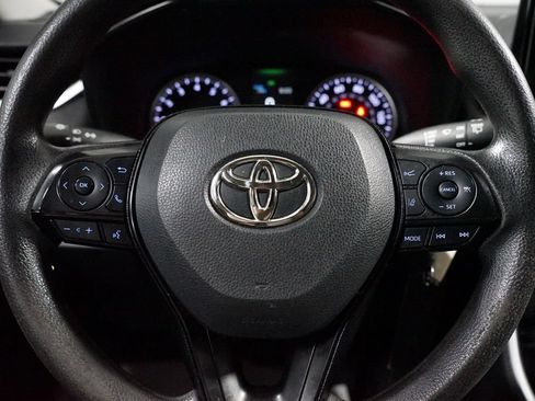 Used 2021 Toyota RAV4 LE FWD image 12