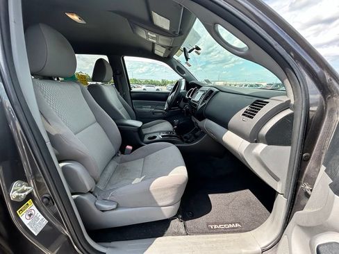 Used 2015 Toyota Tacoma PreRunner w/ Convenience Package RWD image 10