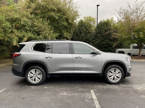 Used 2024 GMC Acadia Elevation image 10