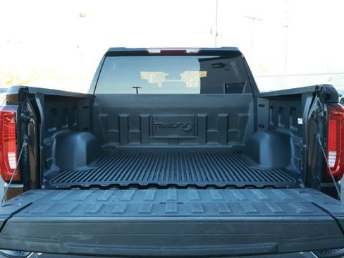 Used 2025 GMC Sierra 1500 SLT image 9