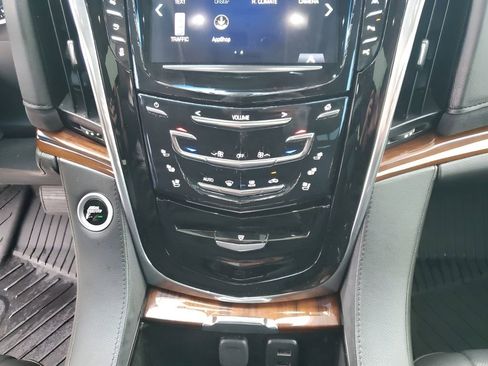 Used 2017 Cadillac Escalade Luxury image 42