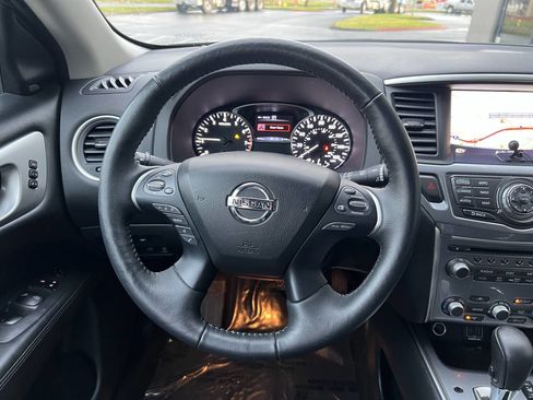 Used 2019 Nissan Pathfinder SL image 17