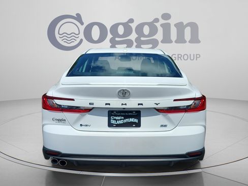 Used 2025 Toyota Camry SE w/ Convenience Package FWD image 4