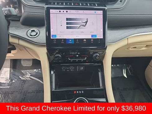 Used 2025 Jeep Grand Cherokee Limited RWD image 33