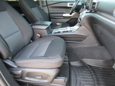 Used 2022 Ford Explorer XLT w/ Class IV Trailer Tow Package image 11