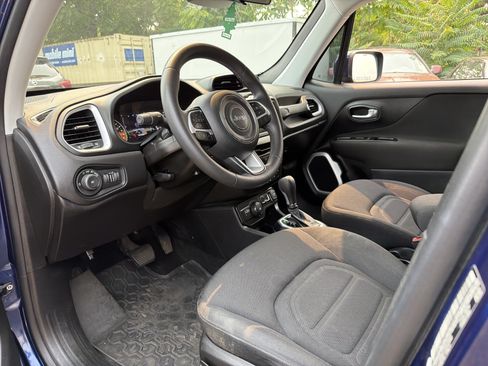 Used 2018 Jeep Renegade Latitude AWD/4WD image 7