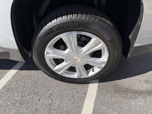 Used 2017 GMC Terrain SLE w/ Technology Package image 8