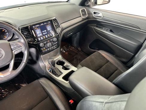 Used 2022 Jeep Grand Cherokee Laredo X image 23