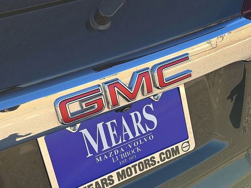 Used 2023 GMC Acadia SLT image 13