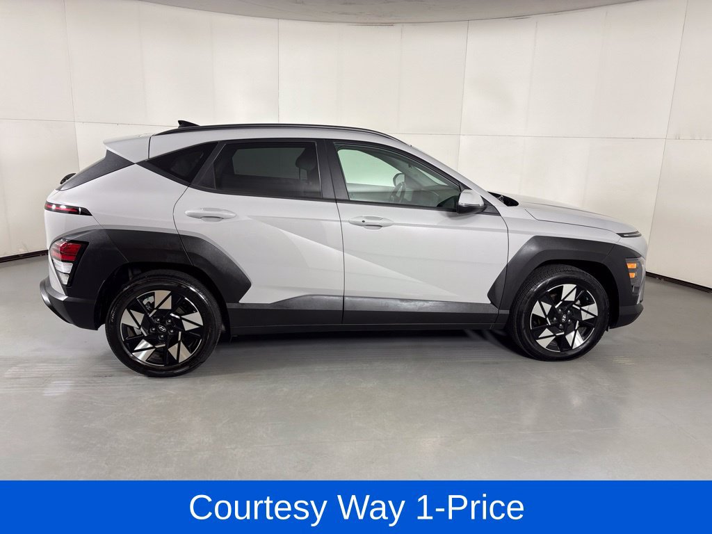 Used 2025 Hyundai Kona SEL FWD image 12