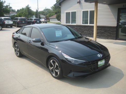Used 2023 Hyundai Elantra SEL w/ Convenience Package FWD image 2