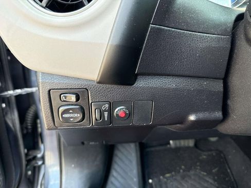 Used 2018 Toyota Corolla LE FWD image 26