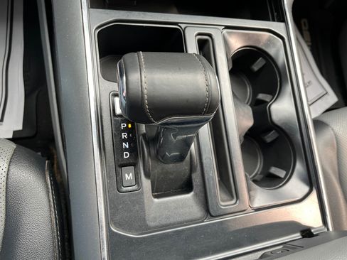 Used 2022 Ford F150 Lariat w/ Trailer Tow Package image 12