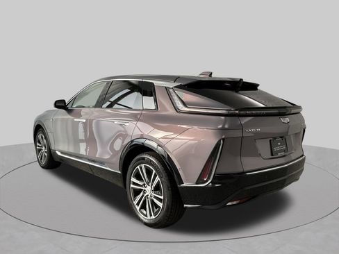 Used 2024 Cadillac Lyriq Luxury AWD/4WD image 4