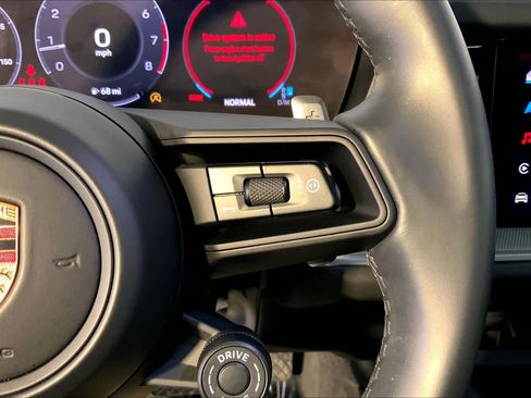 Used 2024 Porsche Cayenne Coupe image 28