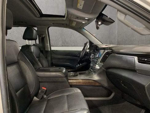 Used 2020 Chevrolet Suburban LT AWD/4WD image 17