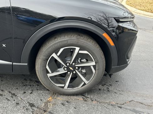 New 2026 Chevrolet Equinox EV LT image 12