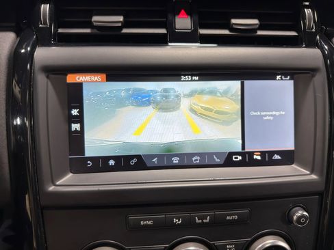 Used 2018 Land Rover Discovery SE image 19