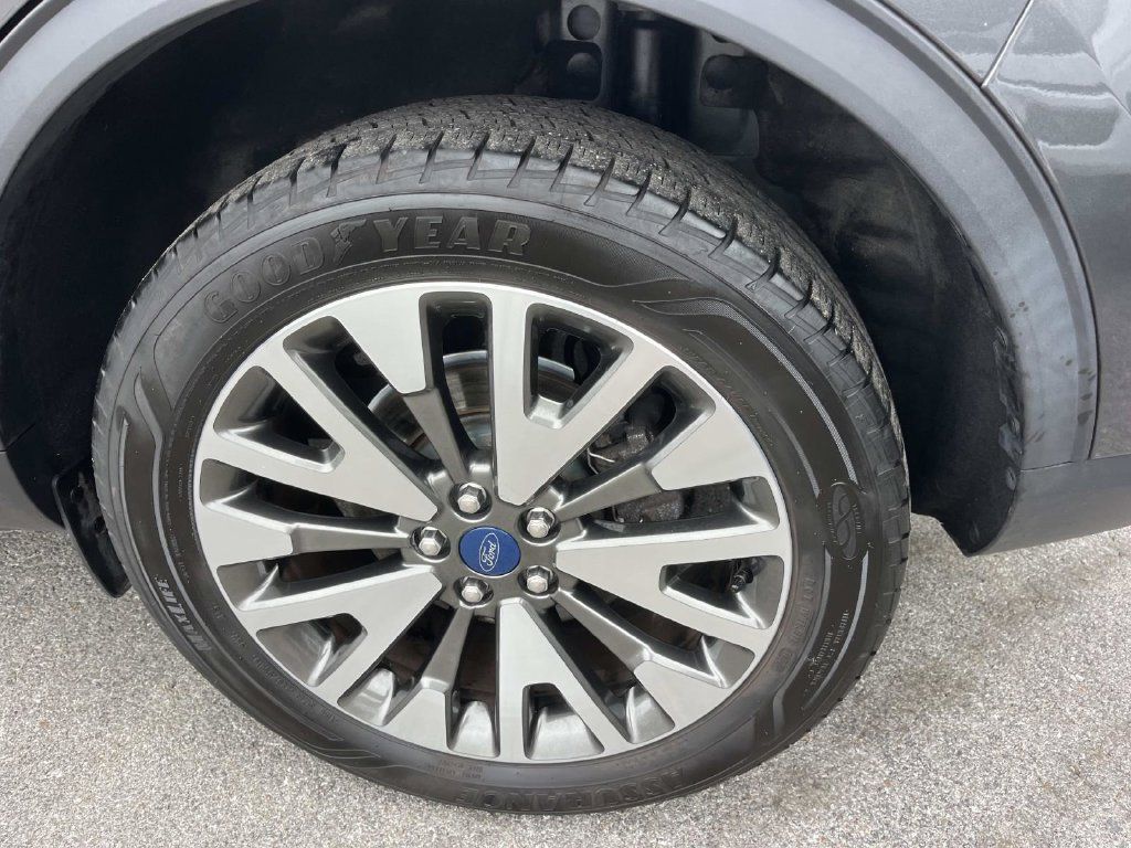 Used 2020 Ford Escape Titanium AWD/4WD image 13