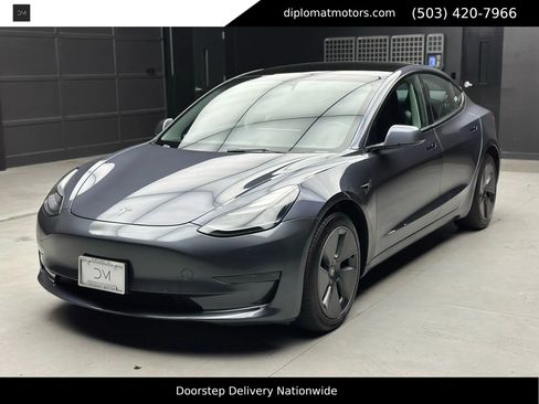 Used 2023 Tesla Model 3 Standard Range image 1
