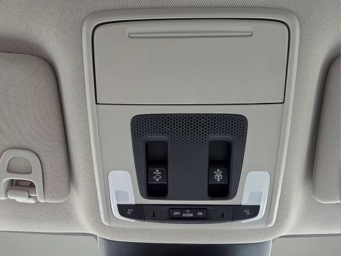 Used 2025 Honda Pilot Elite image 21