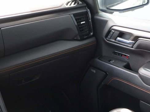 Used 2023 GMC Sierra 1500 AT4 w/ AT4 Premium Package AWD/4WD image 18
