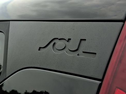 Used 2021 Kia Soul LX FWD image 30