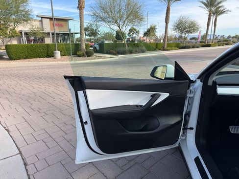 Used 2022 Tesla Model Y Performance image 7