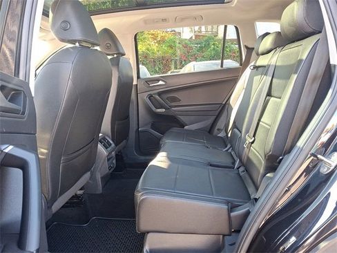 Used 2019 Volkswagen Tiguan SE w/ Panoramic Sunroof Package image 10