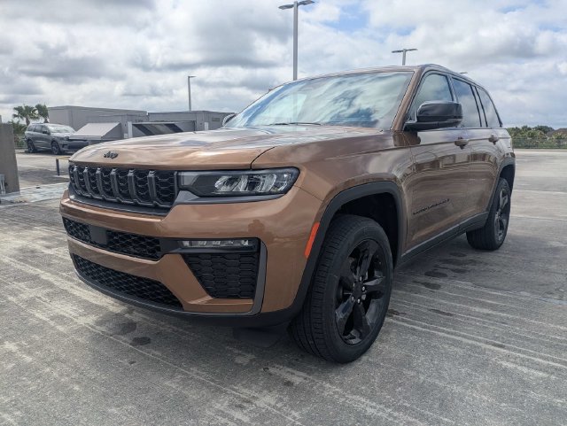 New 2026 Jeep Grand Cherokee Limited w/ Limited Altitude Package AWD/4WD image 8