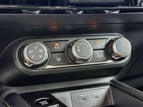 Used 2025 Nissan Kicks SV AWD/4WD image 23
