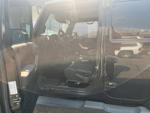 Used 2011 Jeep Wrangler Unlimited Sahara AWD/4WD image 2